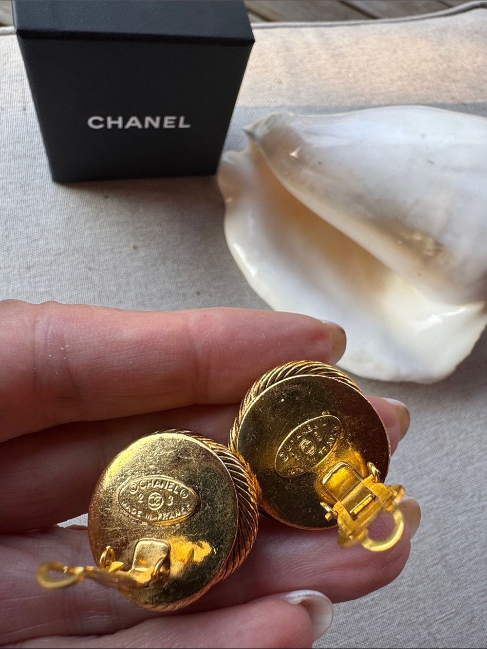 Chanel Vintage Red Gripoix Glass Cabochon ClipOn Earrings - Picture 5 of 5